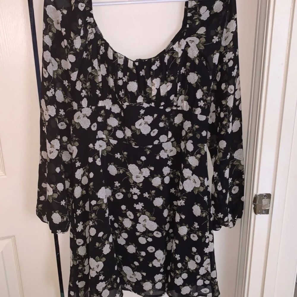 NWT Rose floral black and white print dress Trixxi white rose pleaded bodice L